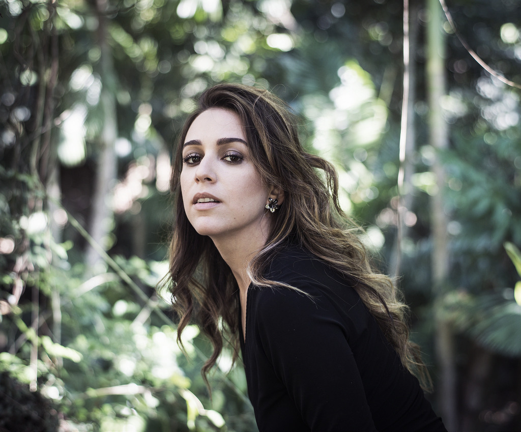 Roberta Sá se apresenta nas areias da praia de Ipanema. Foto: Divulgação